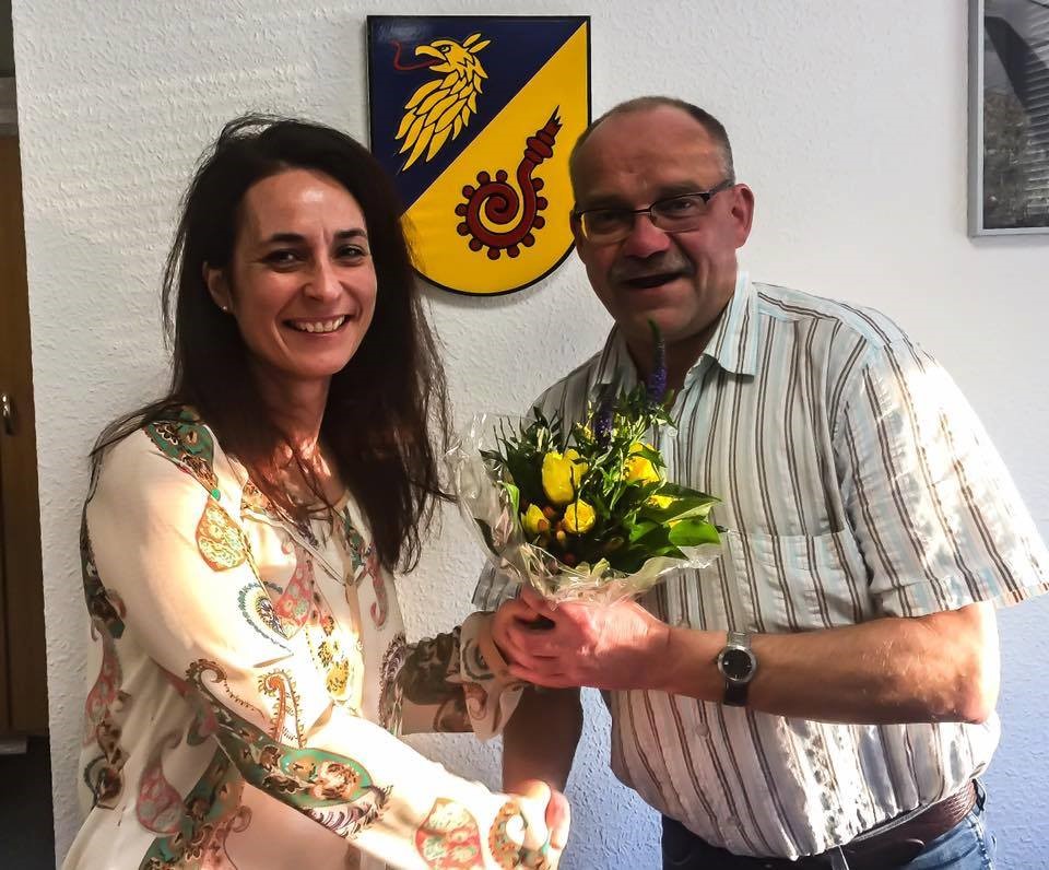 Glückwünsche von Frau Kathrin Röwert (CDU Kreisgeschäftsführerin)  an Herrn Frank Kölpin zur Wiederwahl zum Vorstandsvorsitzenden 